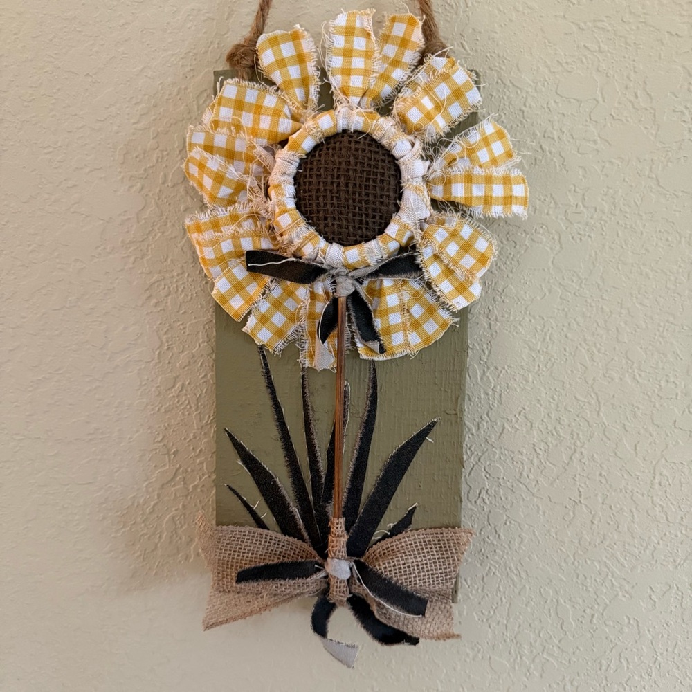 NEW Rustic Flower on Wood Board Hand Crafted Decor